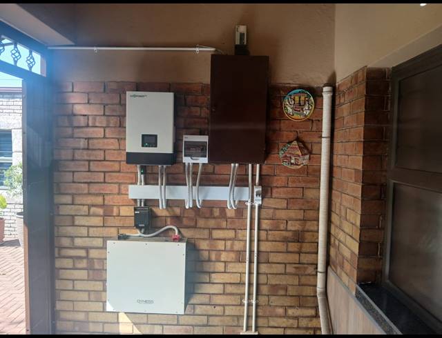 3 BEDROOM FREEHOLD FOR SALE IN NORTHMEAD